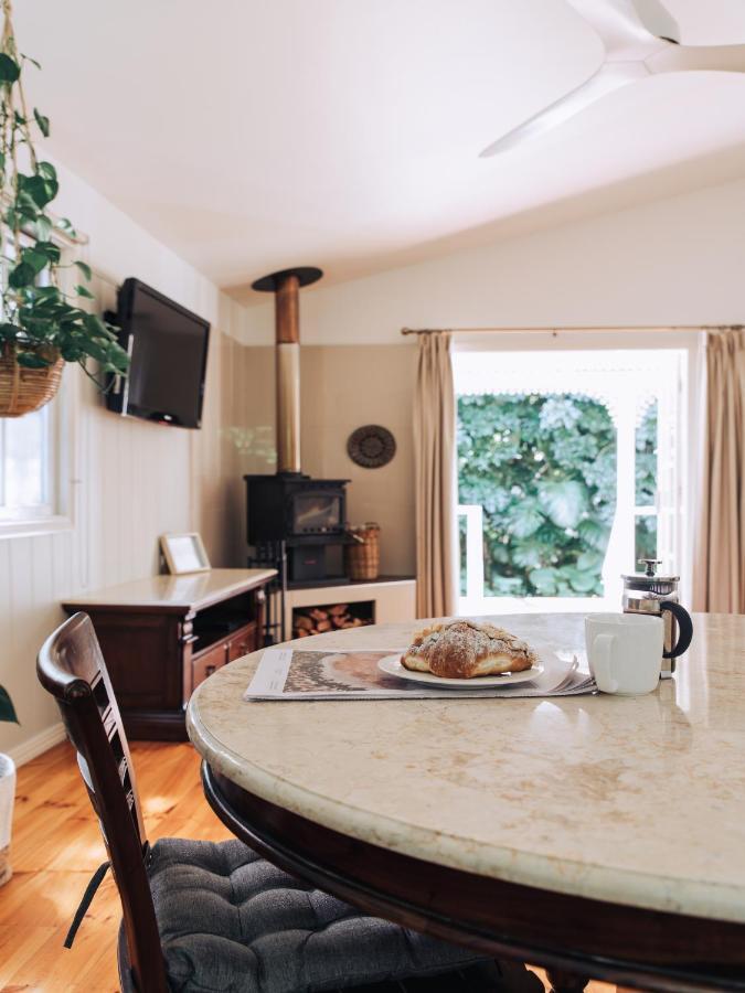 Romantic Cottage, Tamborine Mountain Екстериор снимка